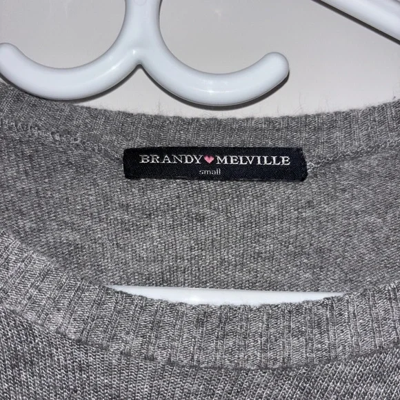 Brandy Melville Cropped Sweater - Picture 2 of 3